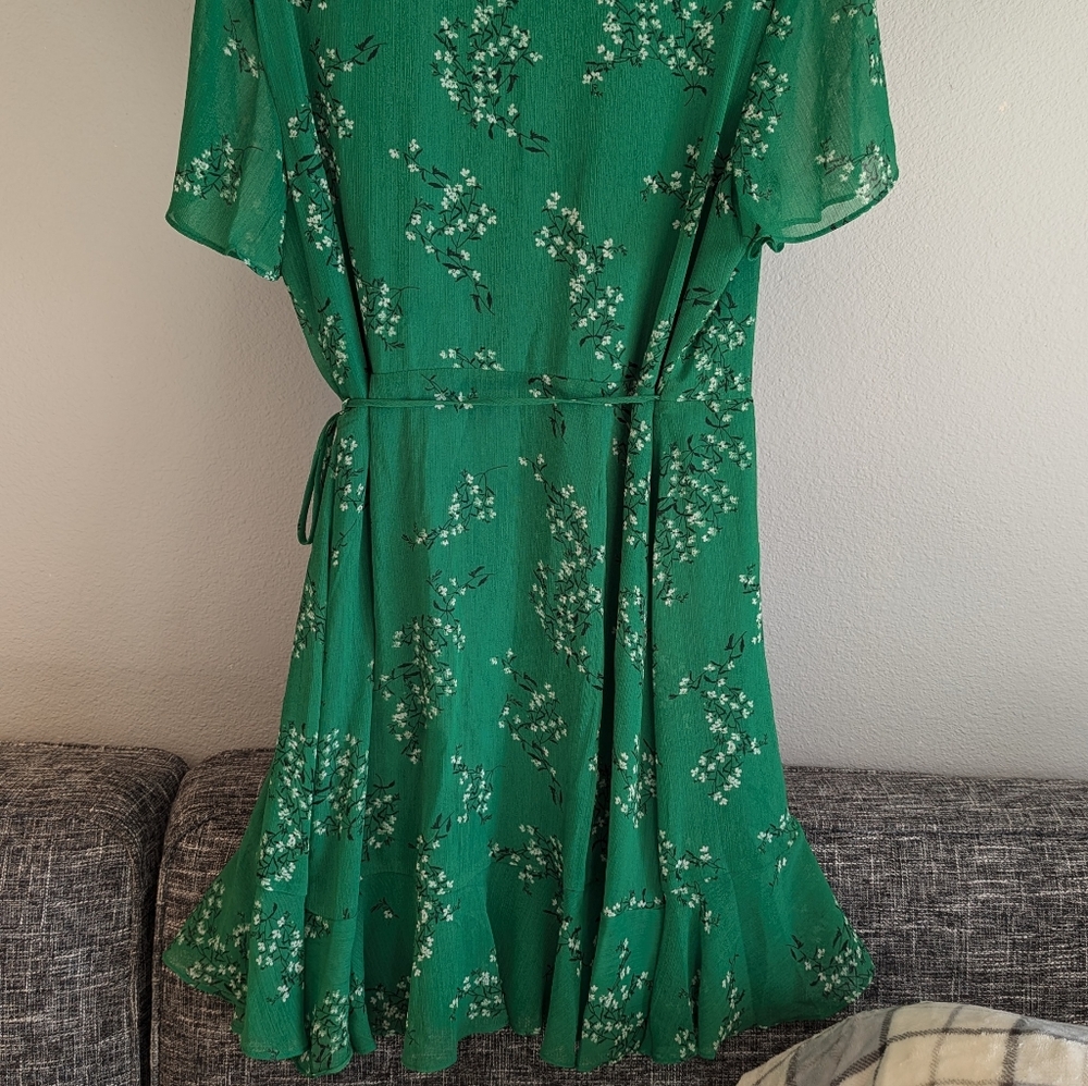 Green floral wrap dress - Picture 3 of 3